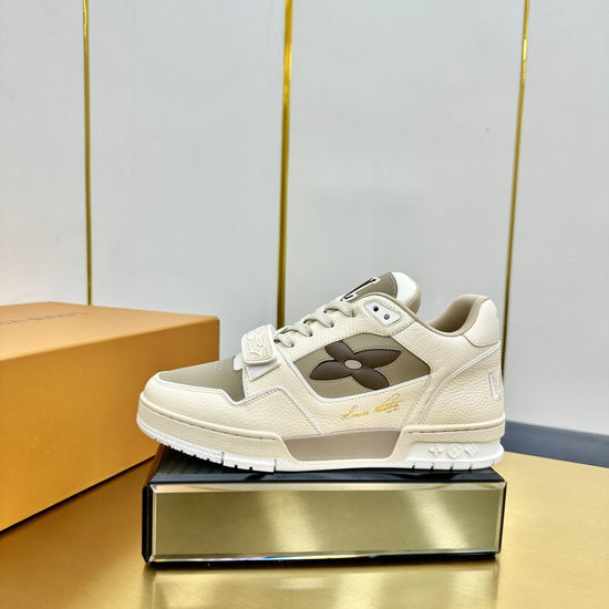 Louis Vuitton LV Premium Grained Leather Sneakers Retro Casual Design