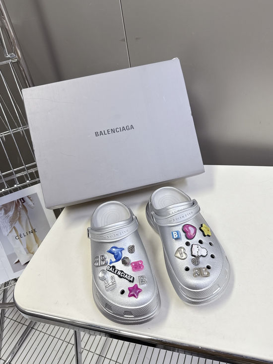 Balenciaga Lightweight Height-increasing Breathable Clogs with Decorative Buckles