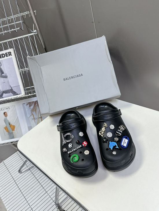 Balenciaga Lightweight Height-increasing Breathable Clogs with Decorative Buckles