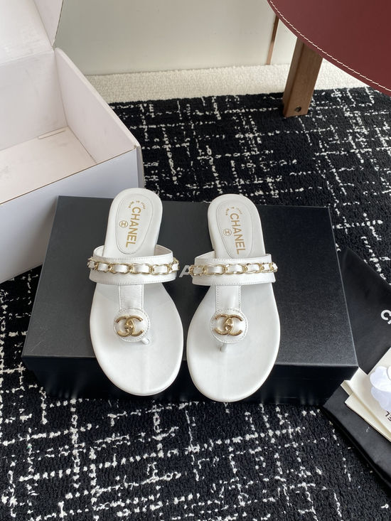 Chanel Soft Leather Flip Flops Elegant Comfortable Casual Daily Slippers