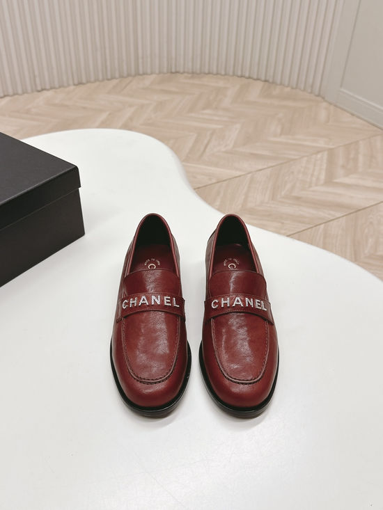 Chanel Elegant Leather Loafers Mules with Decorative Buckle