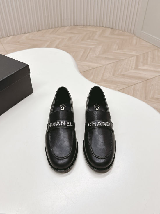 Chanel Elegant Leather Loafers Mules with Decorative Buckle