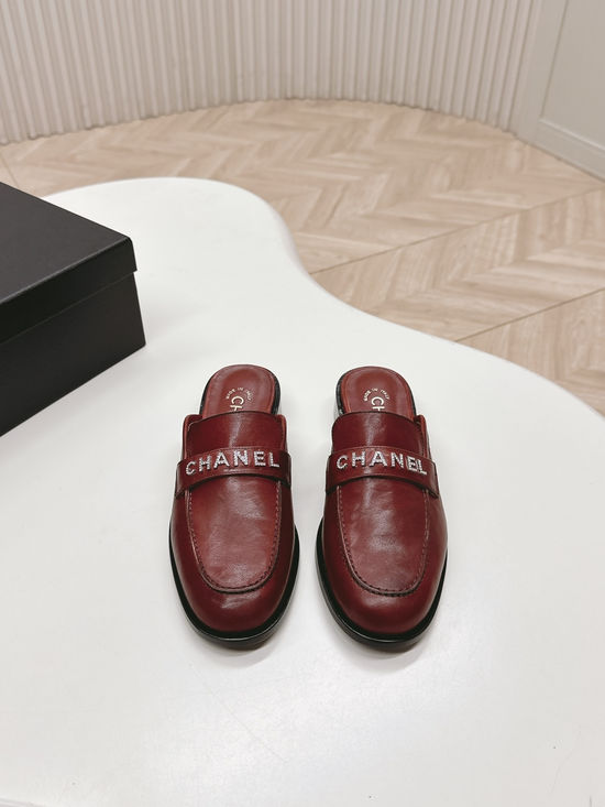 Chanel Elegant Leather Loafers Mules with Decorative Buckle