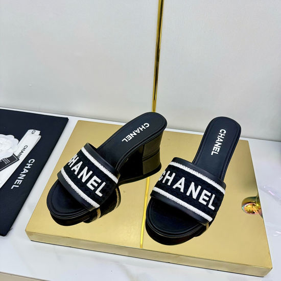Chanel Quilted Leather Slides Soft Comfortable Casual Footwear