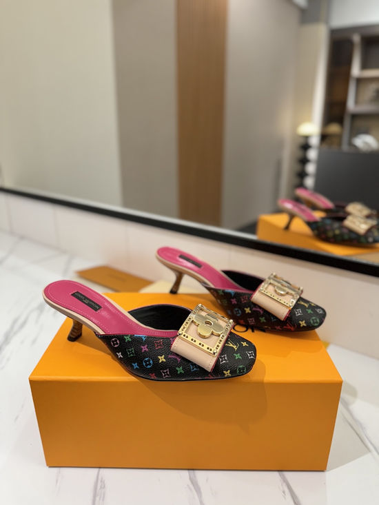 Louis Vuitton Classic Sandals Elegant Design Premium Materials Comfortable Fit