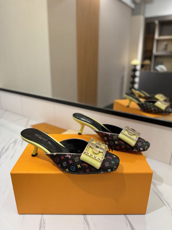 Louis Vuitton Classic Sandals Elegant Design Premium Materials Comfortable Fit