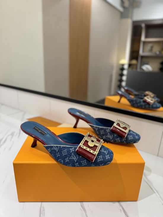 Louis Vuitton Classic Sandals Elegant Design Premium Materials Comfortable Fit