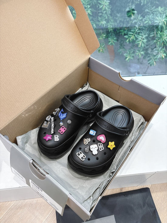 Balenciaga Thick Soled Clogs With Detachable Decorative Buckles