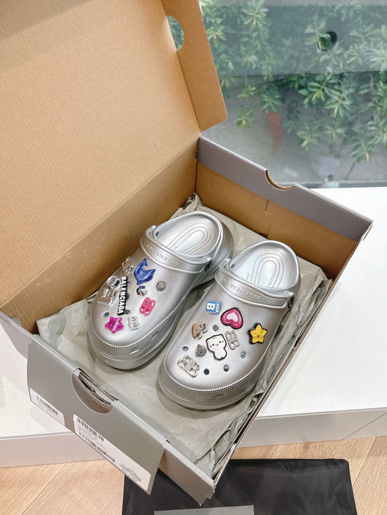 Balenciaga Thick Soled Clogs With Detachable Decorative Buckles