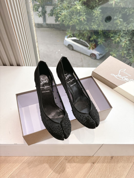 Christian Louboutine Elegant Mesh Tabi Heel Ballet Flats with Non-slip Design