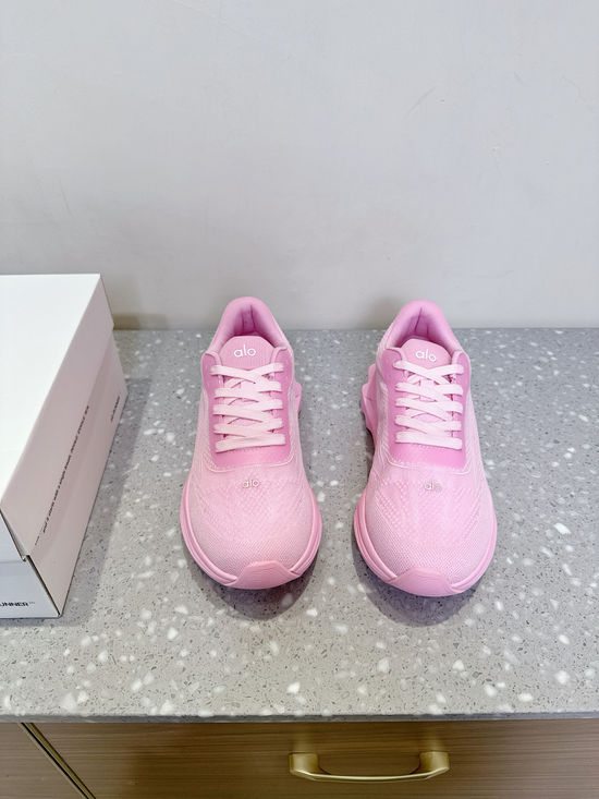 Alo Breathable Mesh Casual Running Shoes with Supportive Cushioning