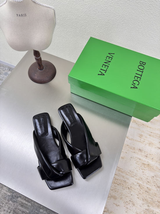 Bottega Veneta Black Handmade Sheepskin Flat Mules Comfortable Slides