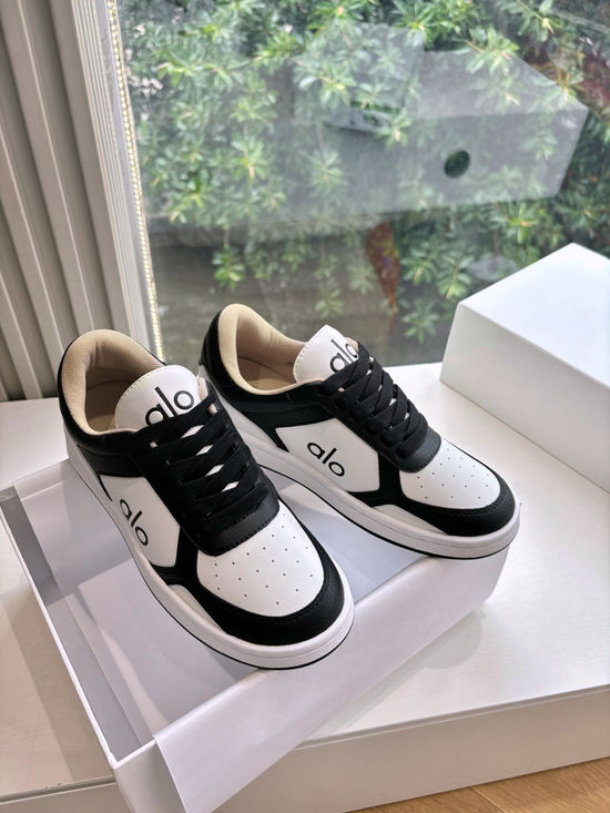 Alo Elevate Style with Thick-Soled Comfort Sneakers