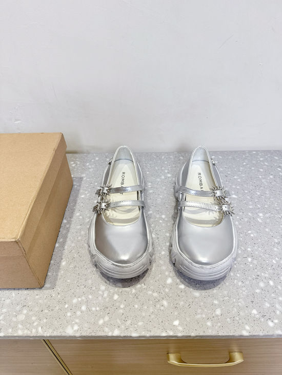 Manolo Blahnik Elegant Thick Sole Mary Jane Leather Shoes Soft