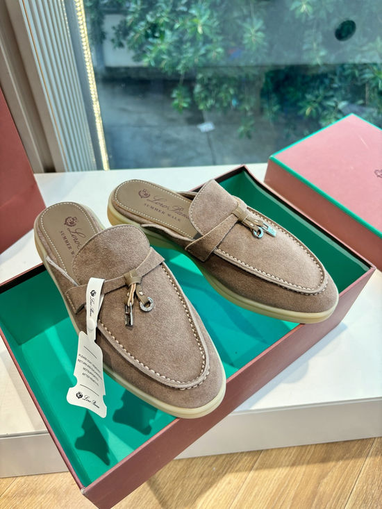 Loro Piana Classic Smooth Leather Loafers Elegant Comfortable Footwear