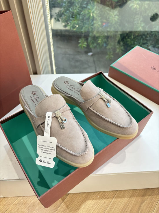 Loro Piana Classic Smooth Leather Loafers Elegant Comfortable Footwear