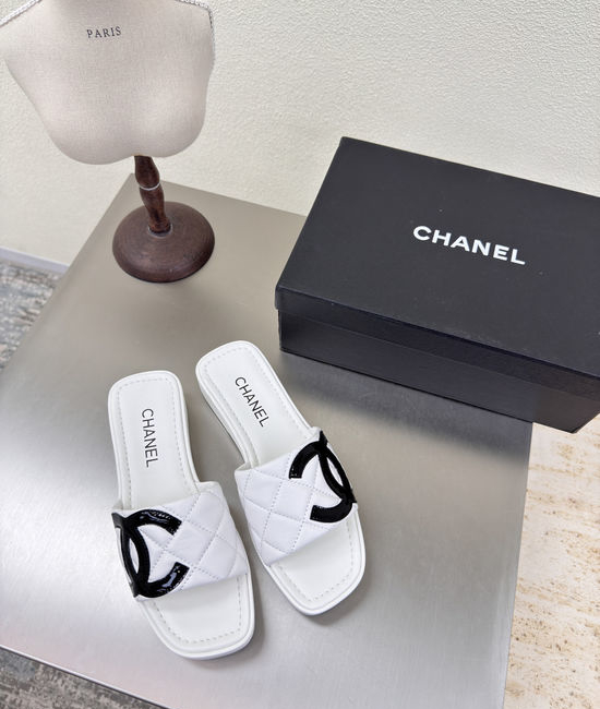 Chanel White Lambskin Platform Slides with Classic Logo Accent