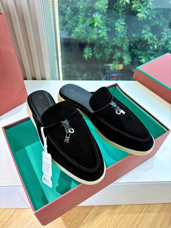 Loro Piana Classic Smooth Leather Loafers Elegant Comfortable Footwear