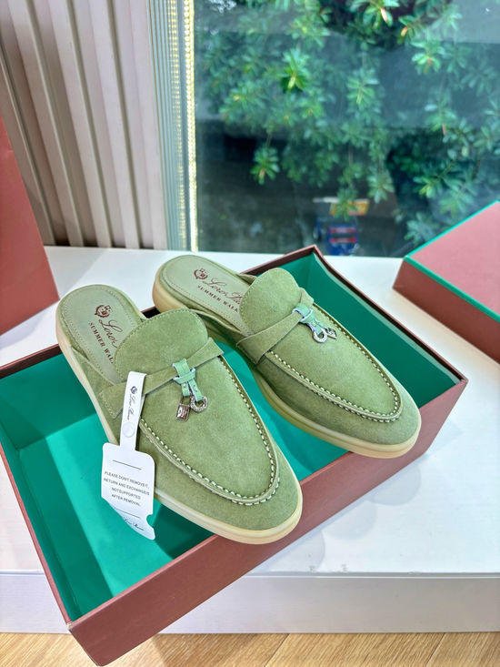 Loro Piana Classic Smooth Leather Loafers Elegant Comfortable Footwear