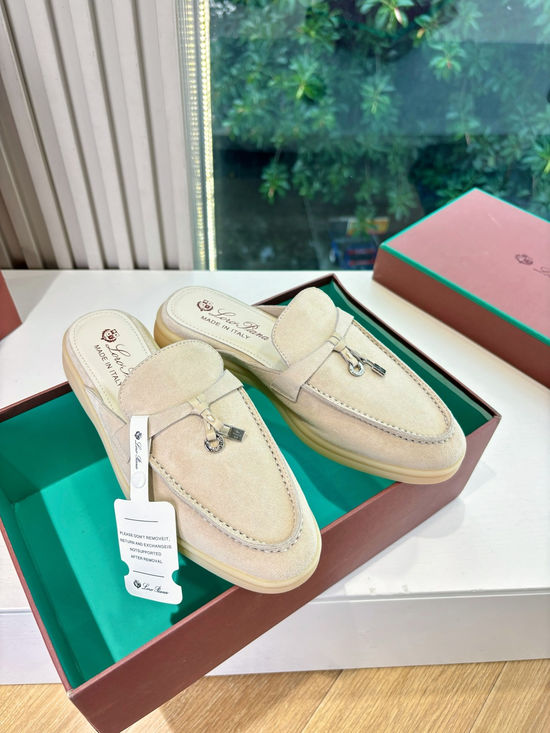 Loro Piana Classic Smooth Leather Loafers Elegant Comfortable Footwear