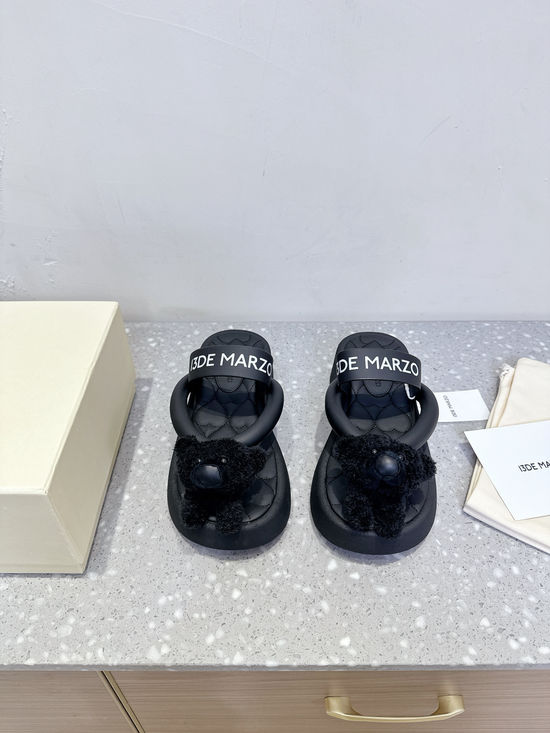 13De Marzo Cute Bear Decor Thick Sole Flip Flops for Outings