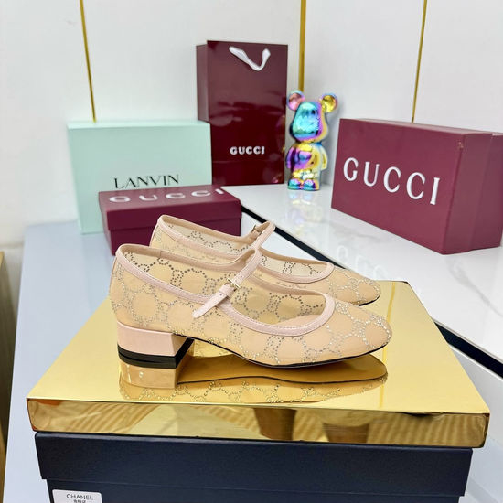 Gucci Lace Crystal Decorated Low Heel Patent Leather Dress Shoes