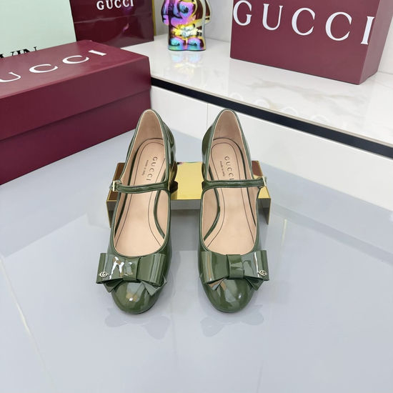 Gucci Bow Decor Patent Leather Ballet Flats with Metal Buckle