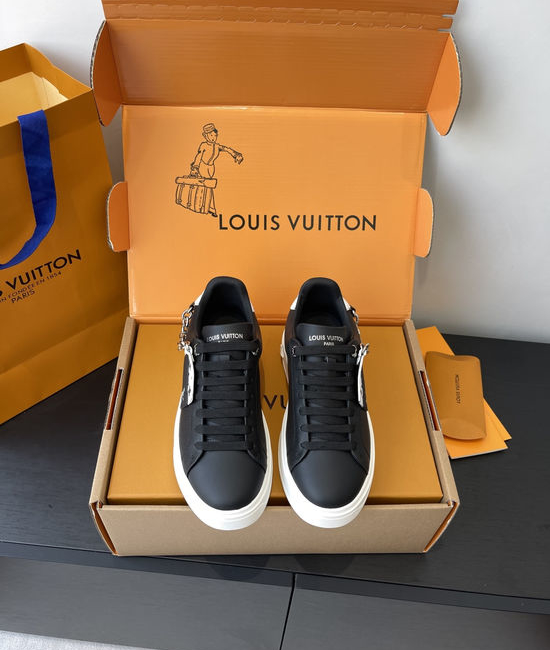 Louis Vuitton LV Classic Embossed Pattern Leather Sneakers Comfortable Lightweight Sole
