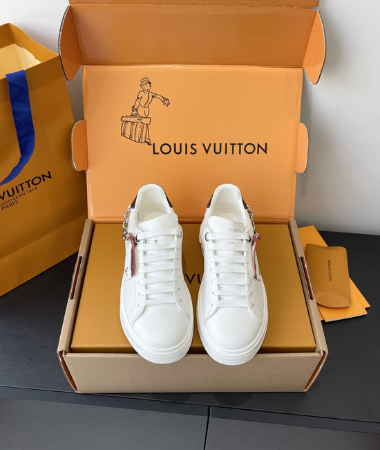 Louis Vuitton LV Classic Embossed Pattern Leather Sneakers Comfortable Lightweight Sole