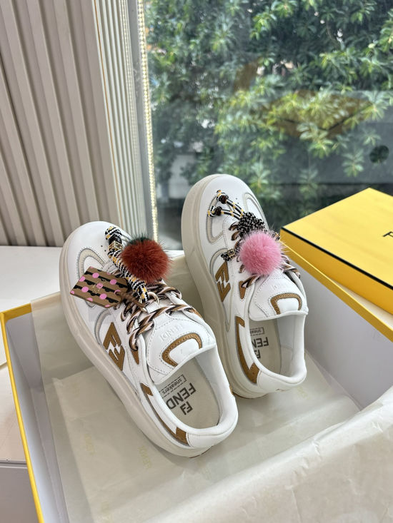 Fendi Classic Pattern Leather Upper Versatile Casual Sneakers