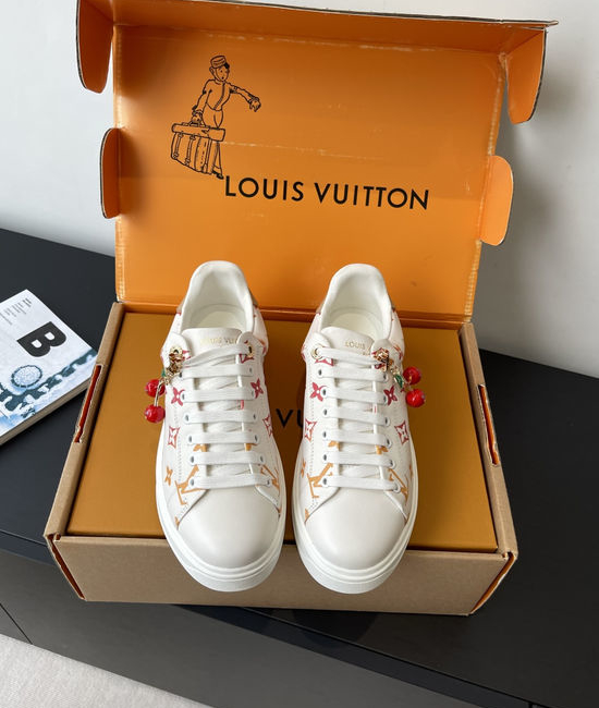 Louis Vuitton LV Casual Leather Skate Shoes with Embossed Pattern Design