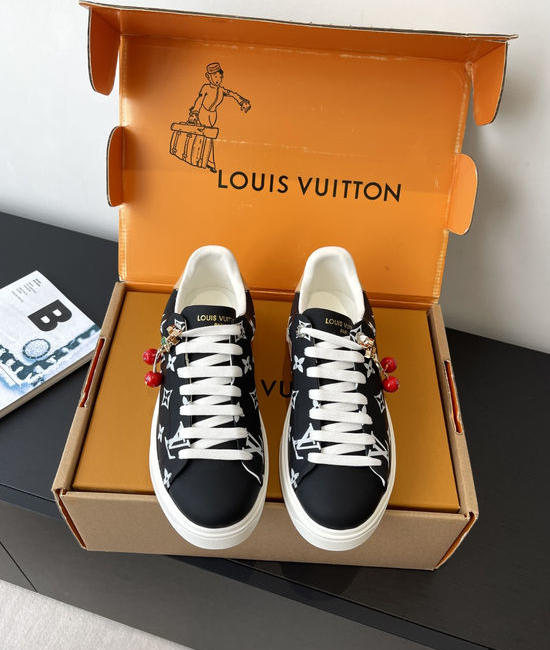 Louis Vuitton LV Casual Leather Skate Shoes with Embossed Pattern Design