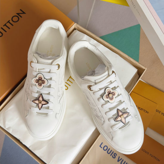 Louis Vuitton LV Embossed Leather Comfortable Casual White Sneakers