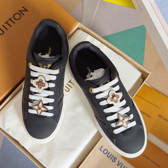 Louis Vuitton LV Embossed Leather Comfortable Casual White Sneakers