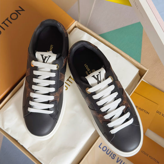 Louis Vuitton LV Embossed Leather Comfortable Casual White Sneakers