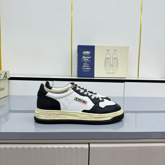 Autry Medalist Vintage Design Leather Upper Soft Lined Casual Sneakers