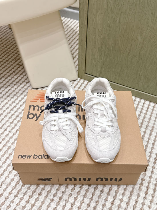 Miu Miu Vintage Casual Sneakers Dual Lace Design Retro Style