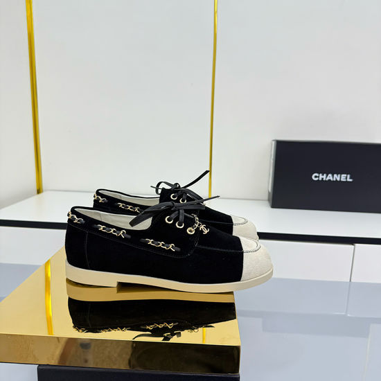 Chanel Elegant Two-Tone Slingback Ballet Flats with Soft Lining