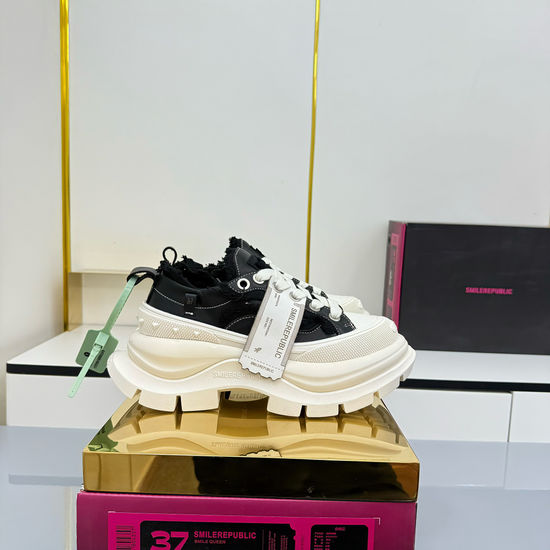 SMILEREPUBLIC Soft Canvas Casual Comfort Low Top Sneakers