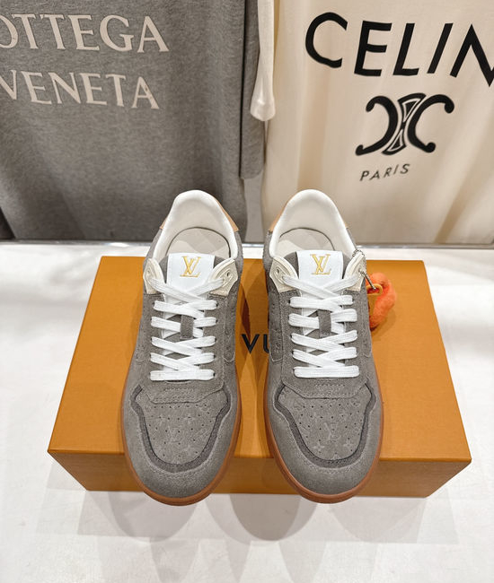 Louis Vuitton LV Thick Sole Casual Sneakers with Textured Non-Slip Sole