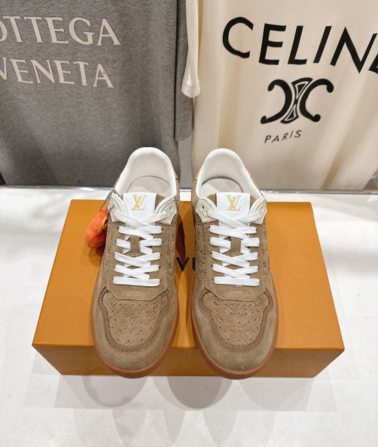 Louis Vuitton LV Thick Sole Casual Sneakers with Textured Non-Slip Sole
