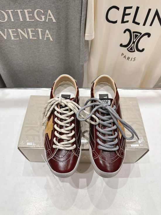 Golden Goose Vintage Distressed Casual Trainers for All Occasions