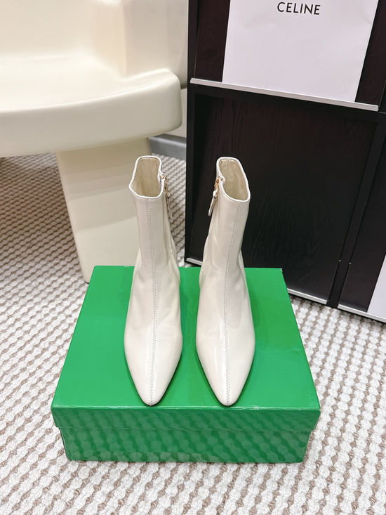 Bottega Veneta Genuine Leather Pointed Toe Ankle Boots
