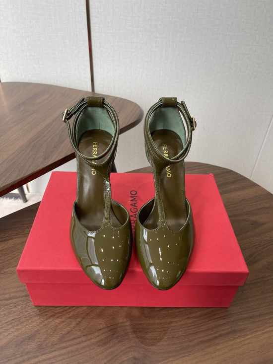 Ferragamo Patent Leather Open Back Single Shoes with Leather Sole