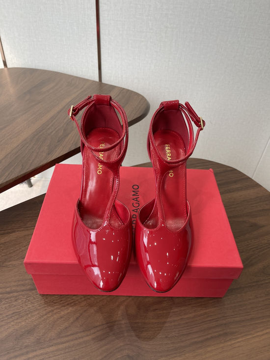 Ferragamo Patent Leather Open Back Single Shoes with Leather Sole