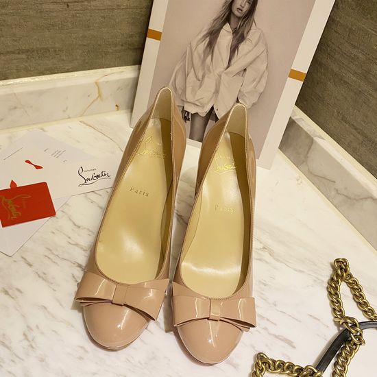 Roger Viver Classic Round Toe Bow Mid Heel Pumps