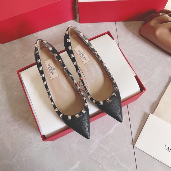 Valentino Elegant Rivet Decor Heeled Pumps Timeless Style