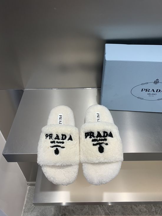 Balenciaga Fluffy Slippers Embroidered Upper Non-slip Durable Sole