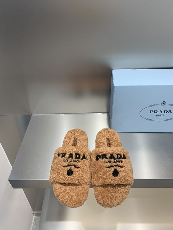 Balenciaga Fluffy Slippers Embroidered Upper Non-slip Durable Sole