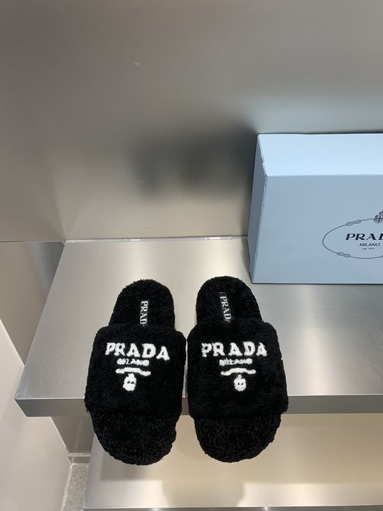 Balenciaga Fluffy Slippers Embroidered Upper Non-slip Durable Sole